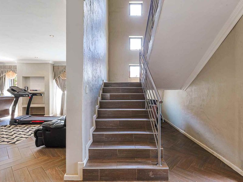 Stylish Family Living with Space, Flow & Exceptional Comfort in Pretoria East - Photo 8