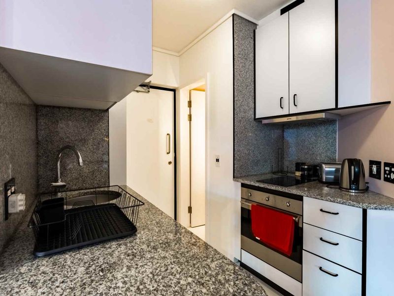 Stylish Studio in Sea Point Steps from the Promenade - Photo 2