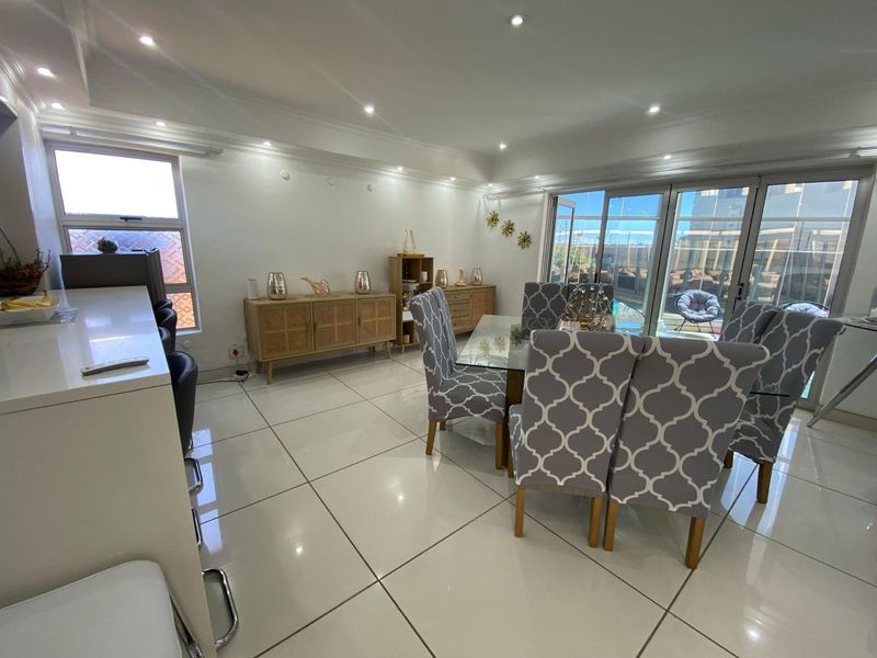 Three Bedroom House for Rent - Photo 9
