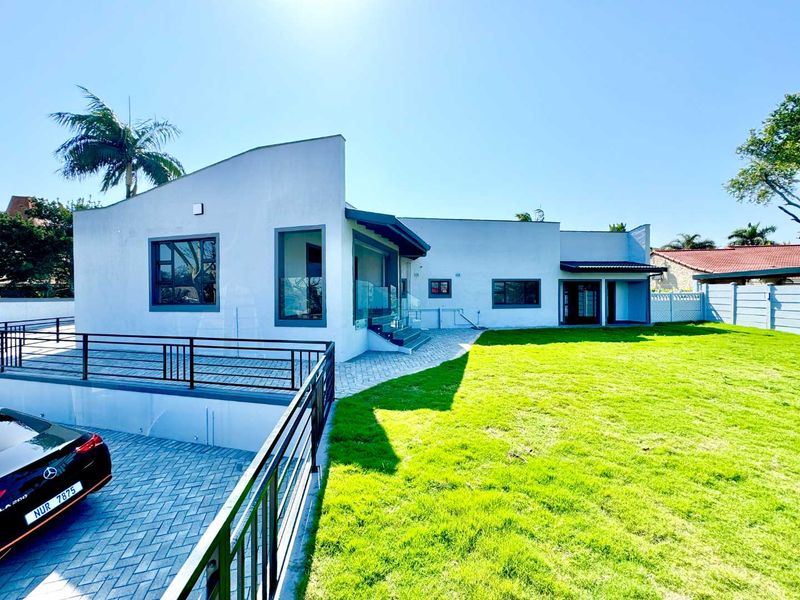 Hendra Estates - Exquisite, Large Family Home For Rent In Umhlanga!! - Photo 2