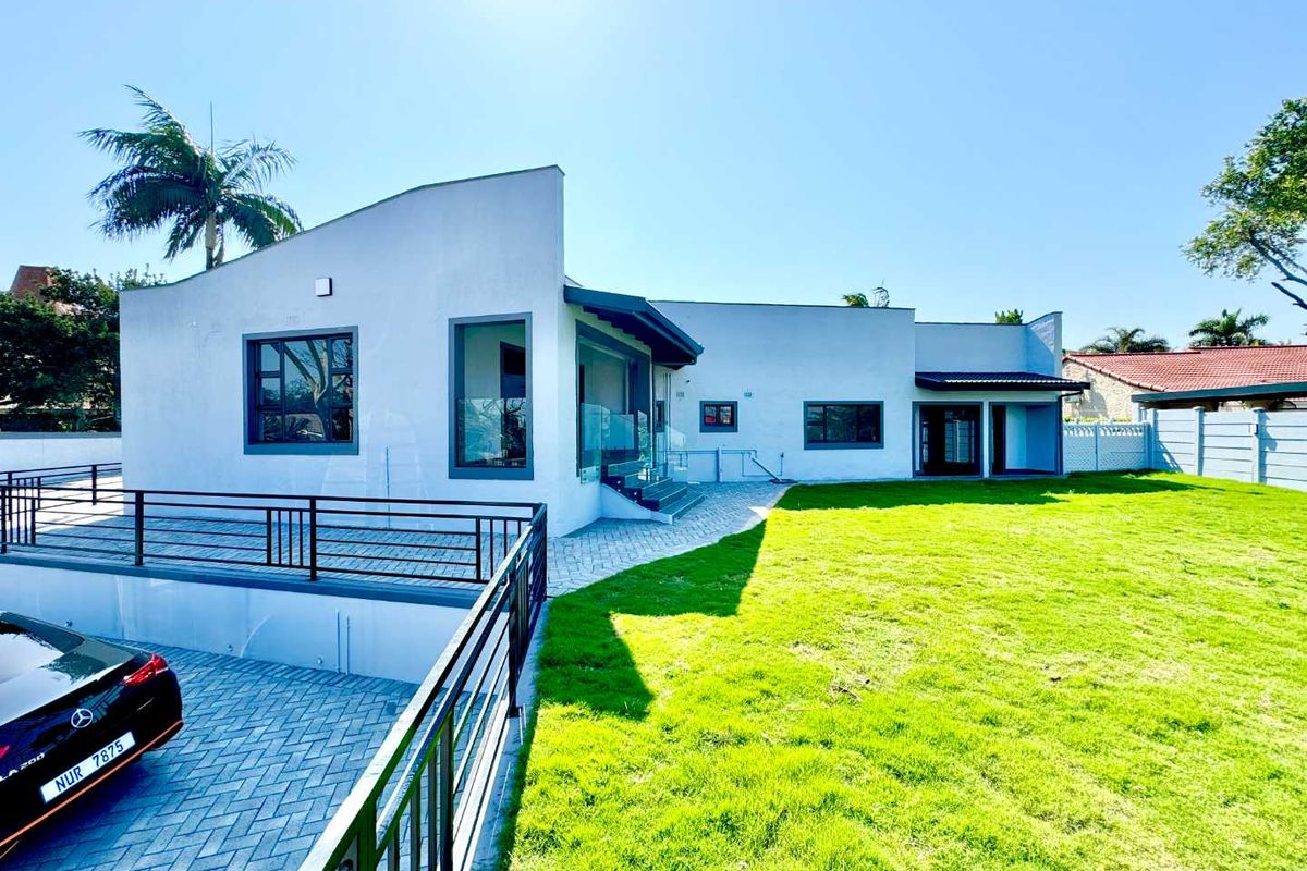 Hendra Estates - Exquisite, Large Family Home For Rent In Umhlanga!! - Photo 2