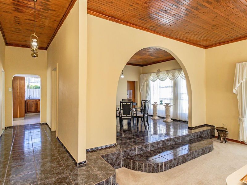 Immaculate Family Oasis with Pool and Lapa - Photo 4