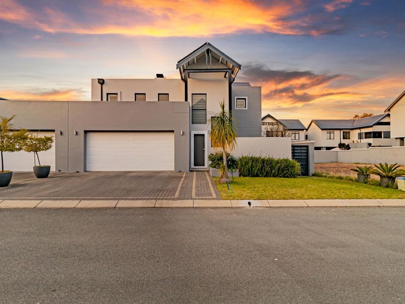 4 bedroom House for Sale in Broadacres - Photo 2