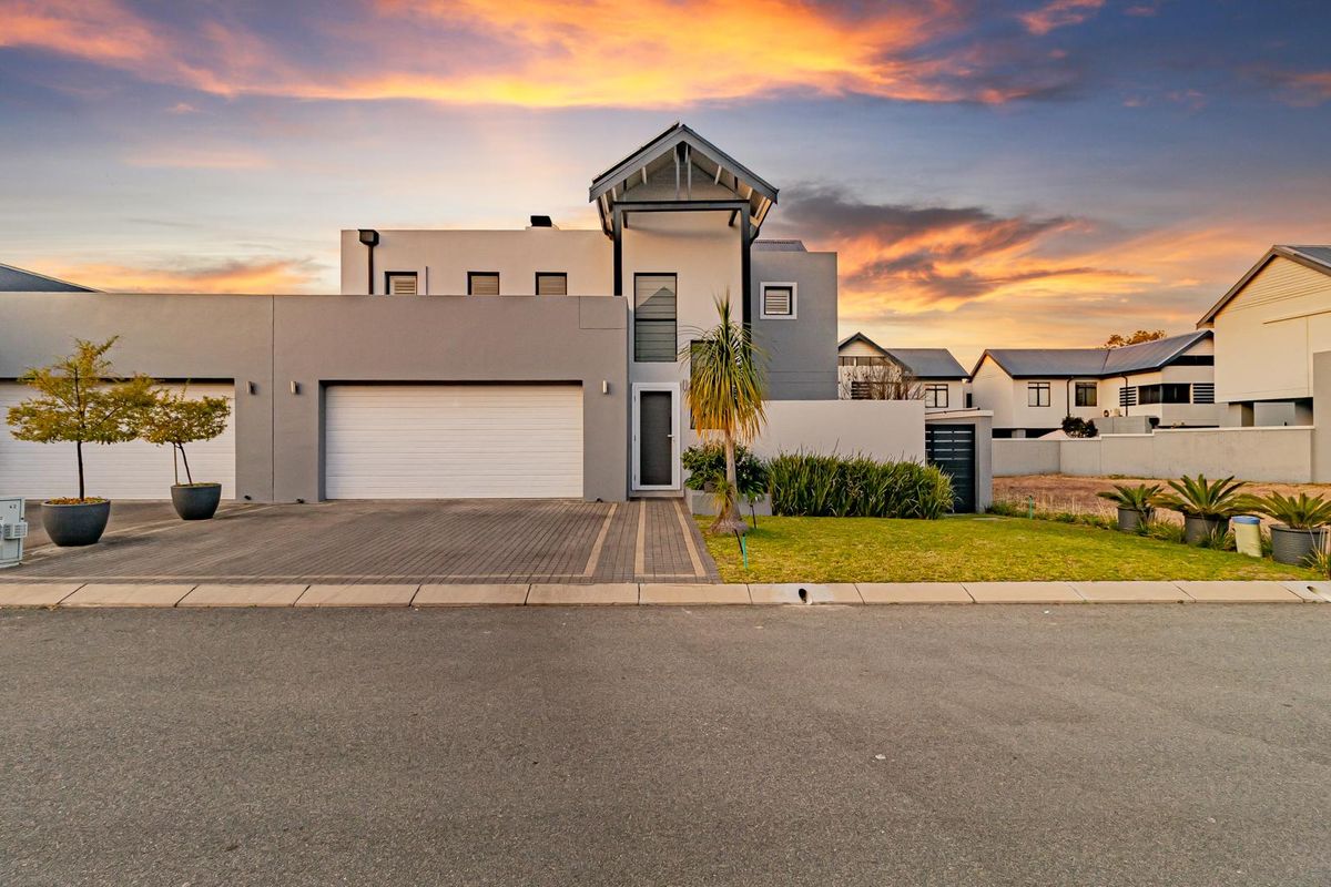 4 bedroom House for Sale in Broadacres - Photo 2