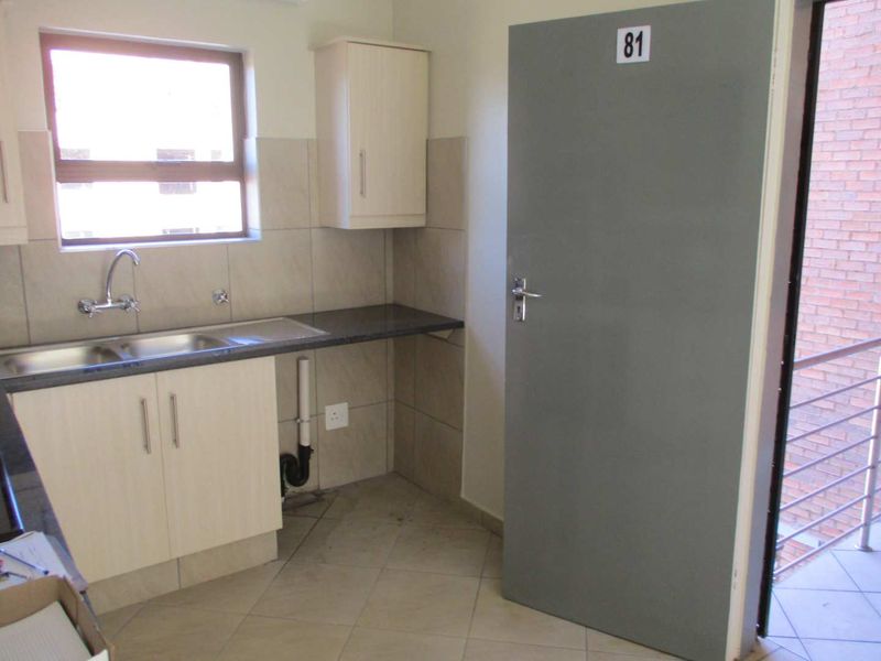 2 BEDROOM FLAT TO RENT IN PHILIP NEL PARK - Photo 5