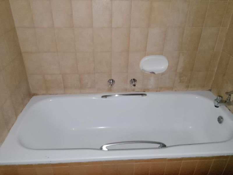 NEAT SPACIOUS 2 BED FLAT IN SILV - Photo 6