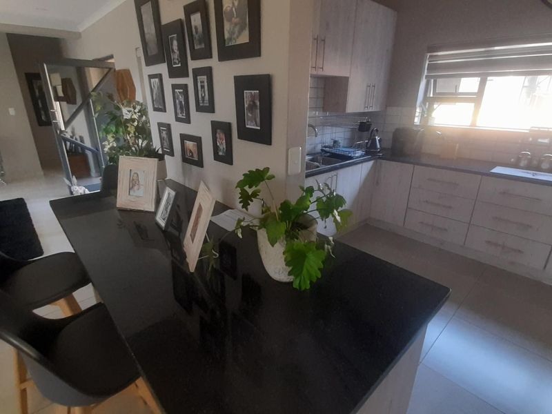 Modern convenience and natural tranquility - Photo 9