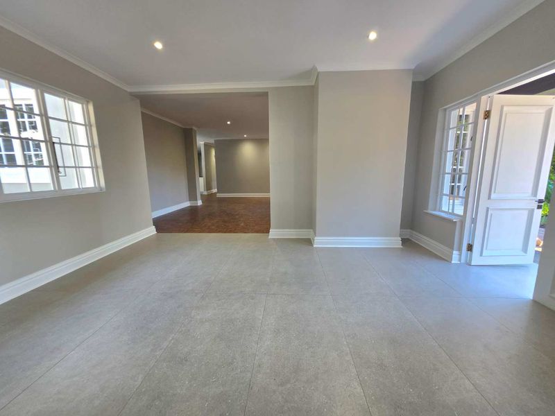 Fully Renovated, Modern Home in Exclusive Complex of only 3 Units, in the Heart of Kloof! - Photo 10