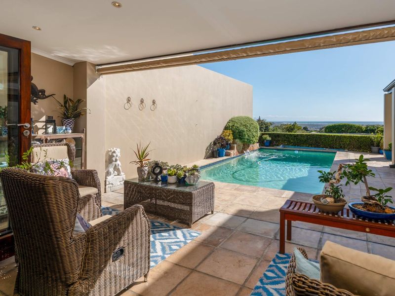 Estate living at its finest boasting stunning views and spacious living options for the extended family - Photo 2