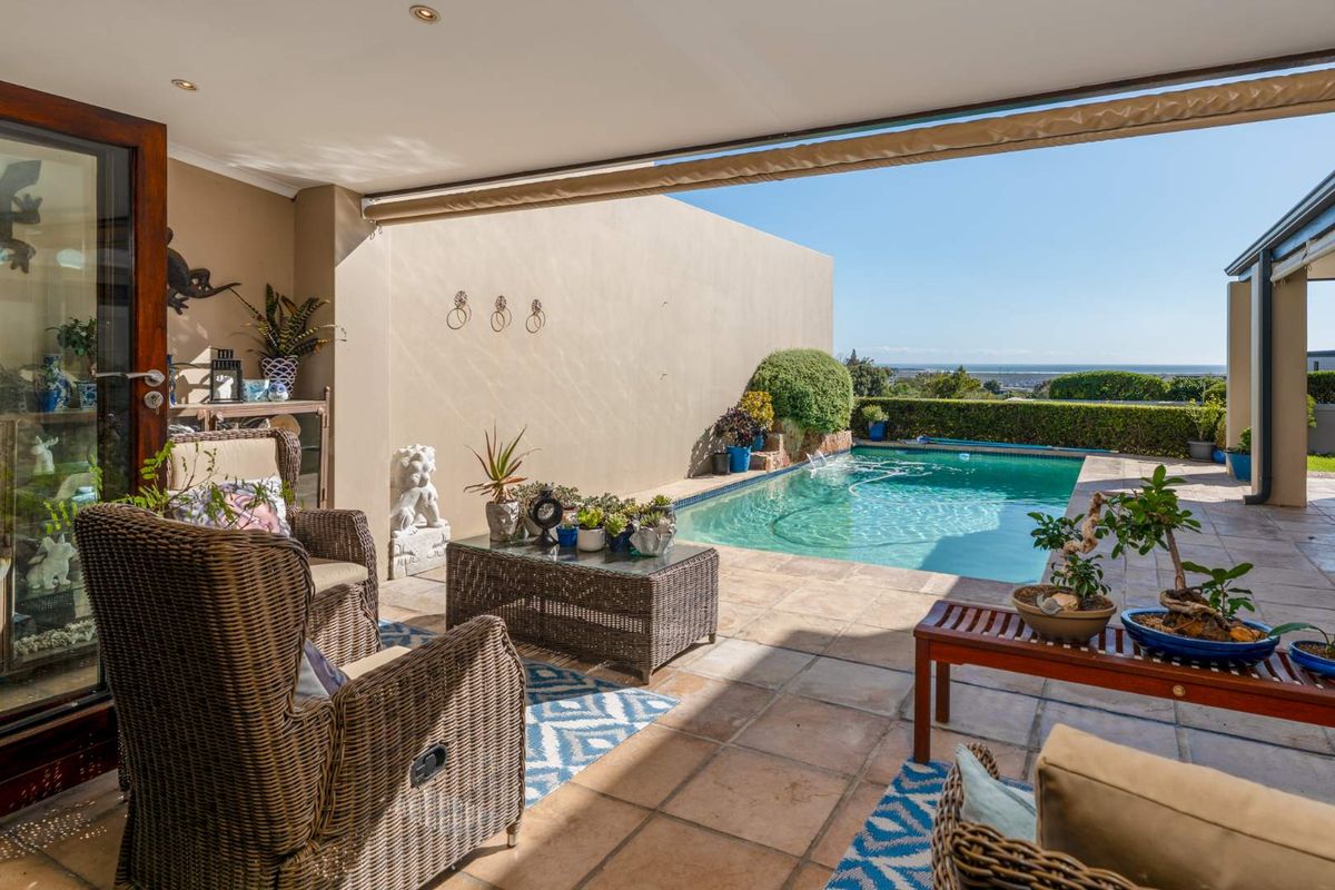 Estate living at its finest boasting stunning views and spacious living options for the extended family - Photo 2