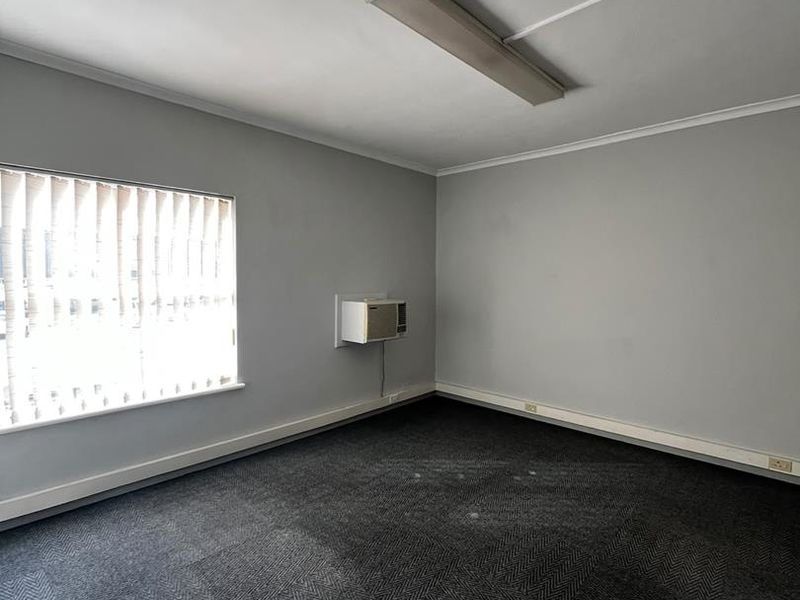 Elevate Your Business at Salgar House – Prime Newton Park Location! - Photo 2