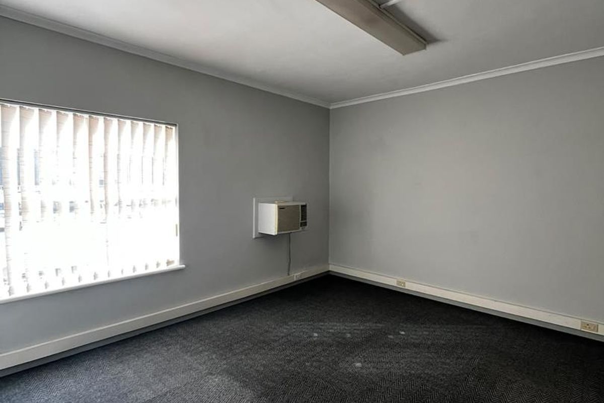 Elevate Your Business at Salgar House – Prime Newton Park Location! - Photo 2