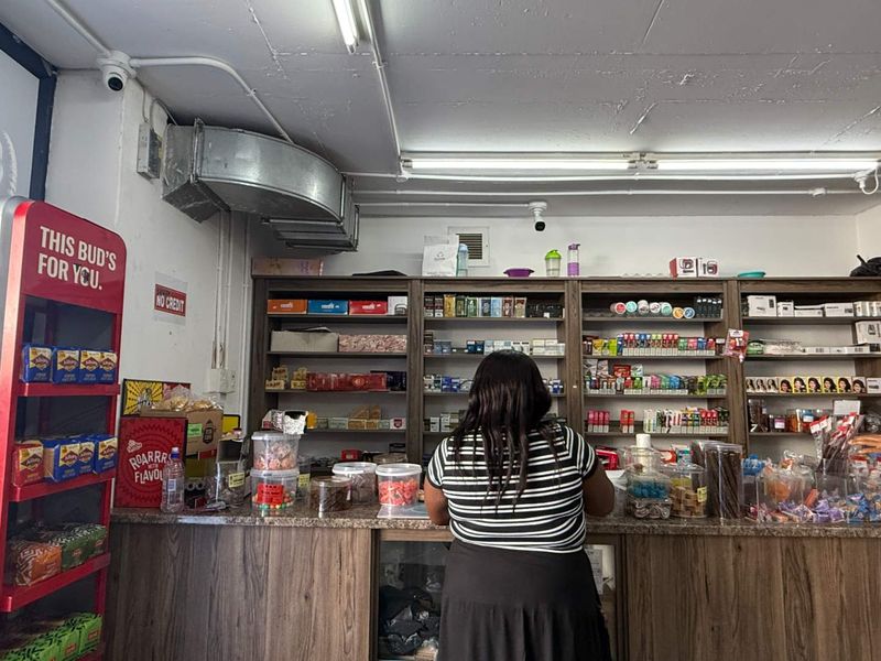 154m2 retail unit to let at Wembley Square near entrance - Photo 8