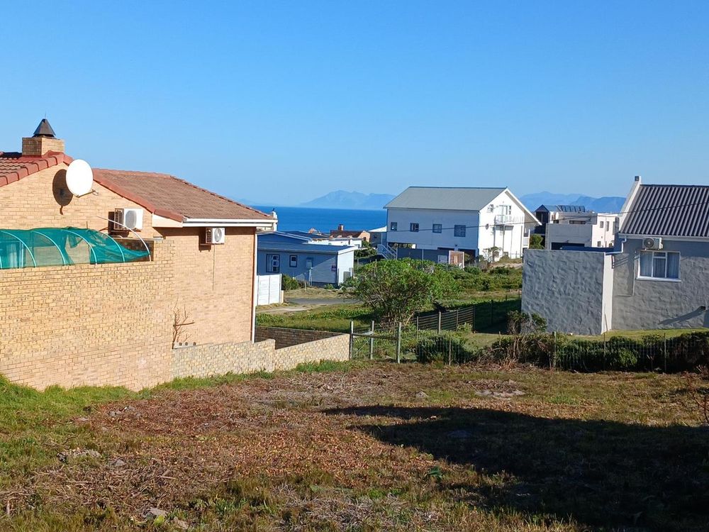 View slightly yo our left; still another Plot in between us and the Ocean.