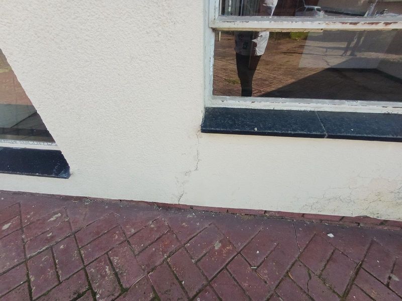 Spacious Family Home with Endless Potential – A True Renovator’s Dream - Photo 7