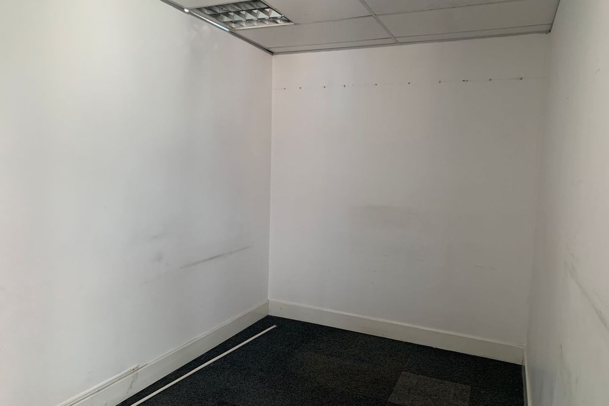 90m2  Paulshof Office To Let - Photo 5