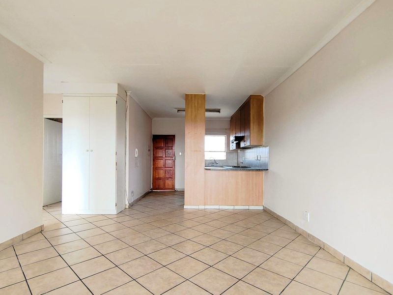 Perfect 2Bedroom 1st floor apartment! - Photo 2