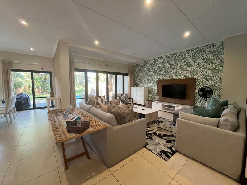 Luxurious 4-Bedroom Modern Duplex Townhouse in Zimbali - Photo 4