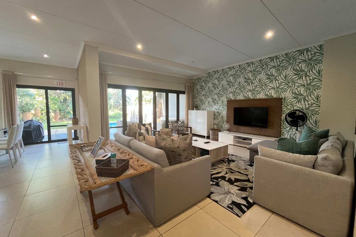 Luxurious 4-Bedroom Modern Duplex Townhouse in Zimbali - Photo 4