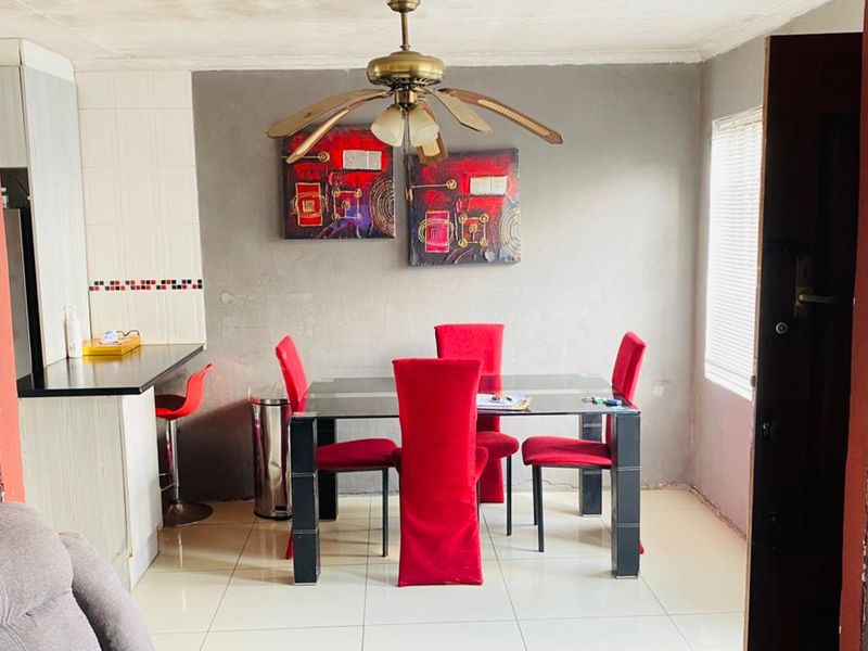 Stunning 2 Bedroom Property for Sale in Old Crossroads - Photo 4