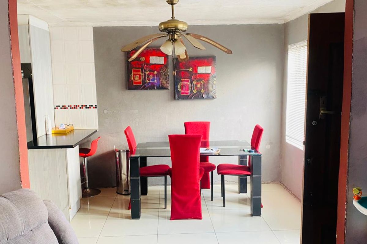 Stunning 2 Bedroom Property for Sale in Old Crossroads - Photo 4