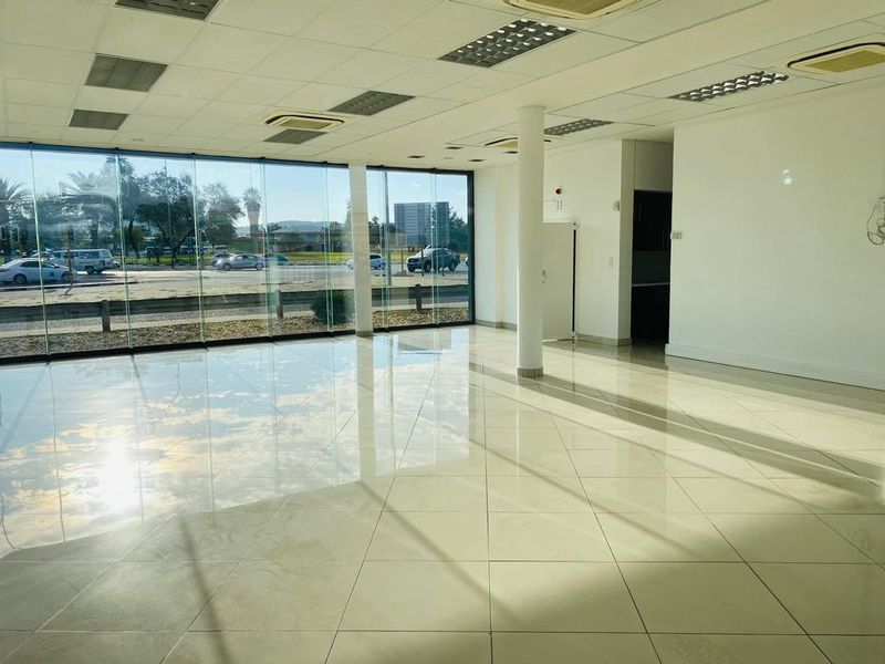 Showroom Space For Sale – South Port - Photo 2