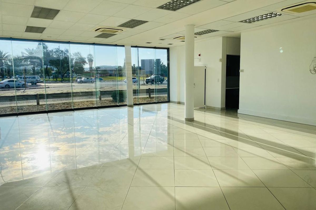 Showroom Space For Sale – South Port - Photo 2