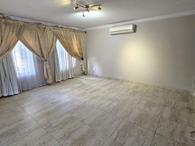 4 Bedroom Family Home With Pool In Melodie Hartbeespoort - Photo 7