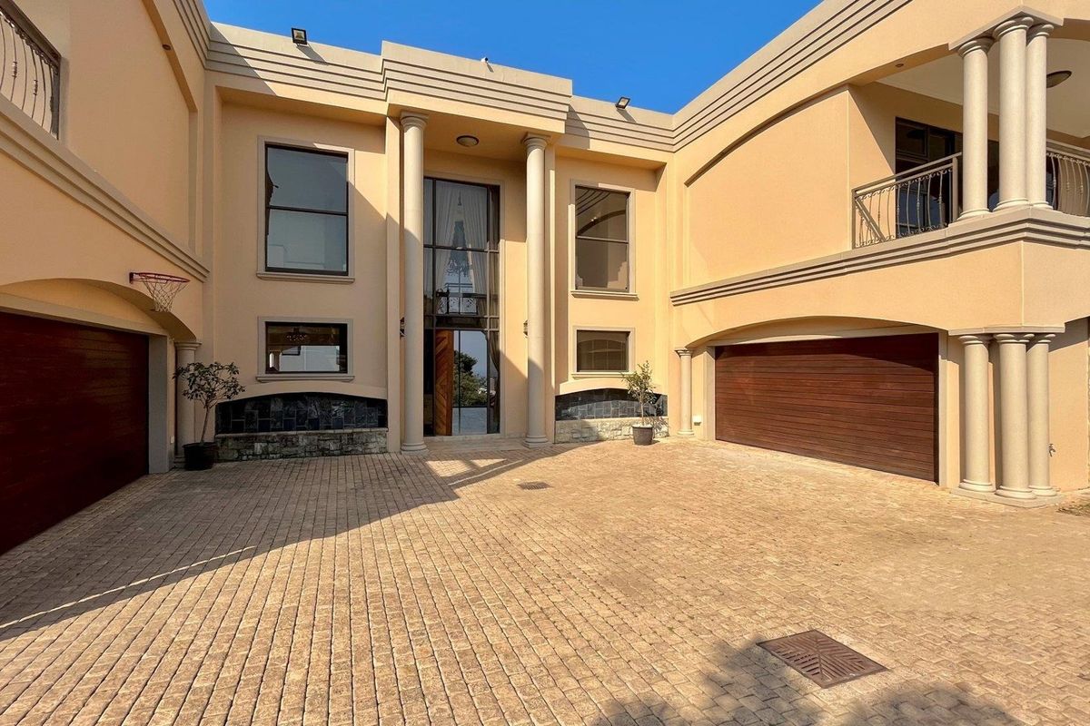 Luxury, mansion, with stunning views - 5 Bedroom Magnificent Home - Photo 2