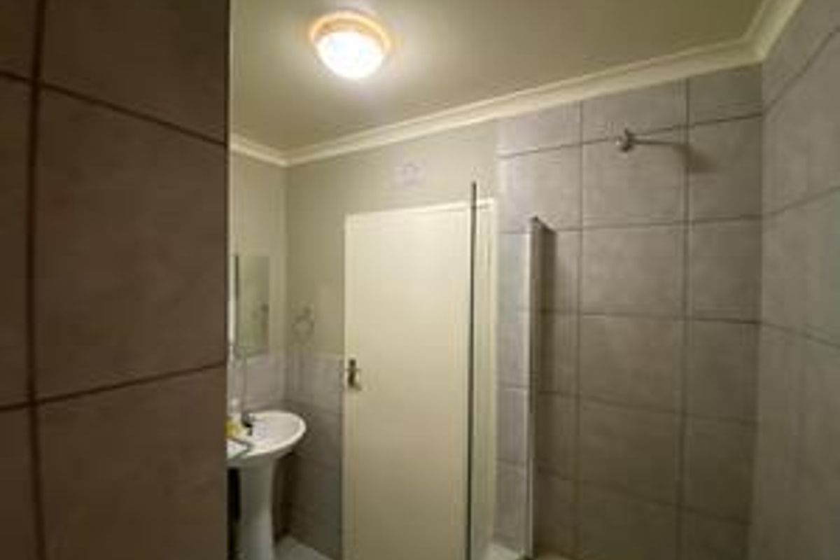 Modern 2 Bedroom Apartment in the heart of Sky City - Photo 4