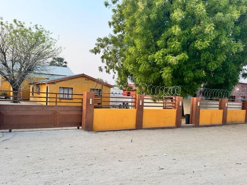 FOR SALE: 3 bedrooms house with two bachelor flats for sale in Ongwediva, extension 8, Selling price N$1,1 million cost excluded - Photo 3