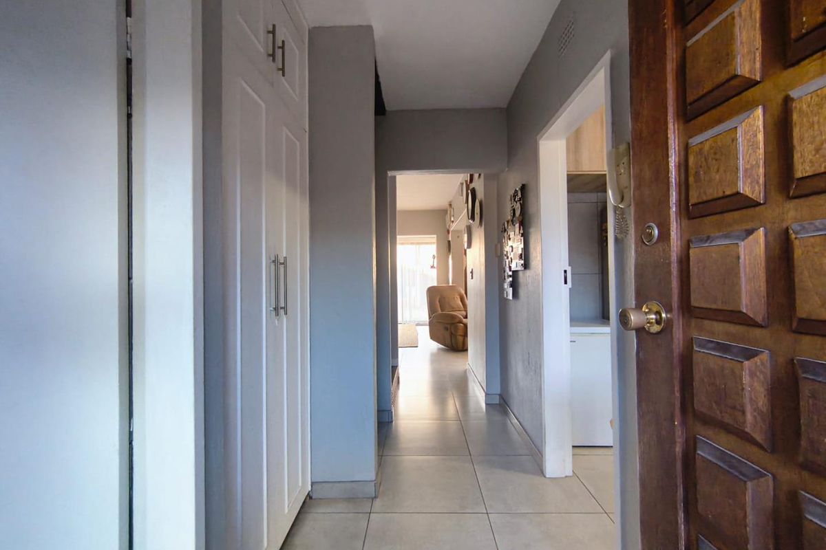 3 Bedroom Duplex Townhouse for Sale - Photo 4