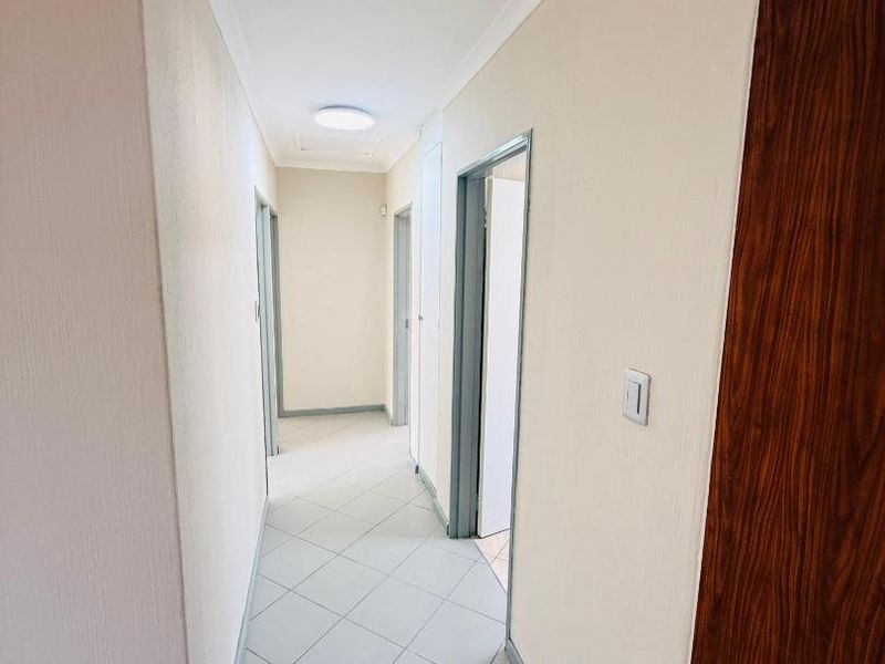 Move-In Ready 3 Bedroom, 2 Bath Renovated Home in Secure North Riding Complex - Photo 7