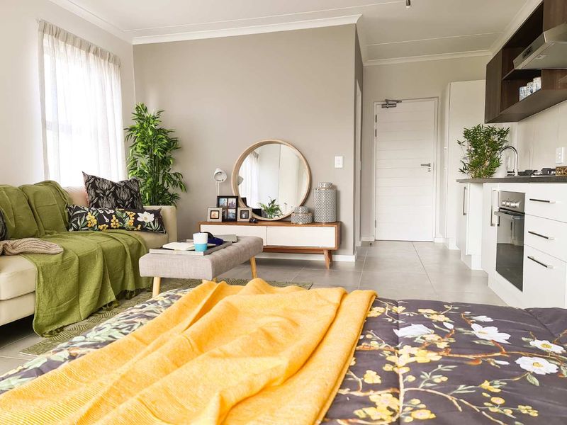 Stunning Stylish Studio Apartment on second floor - Photo 5