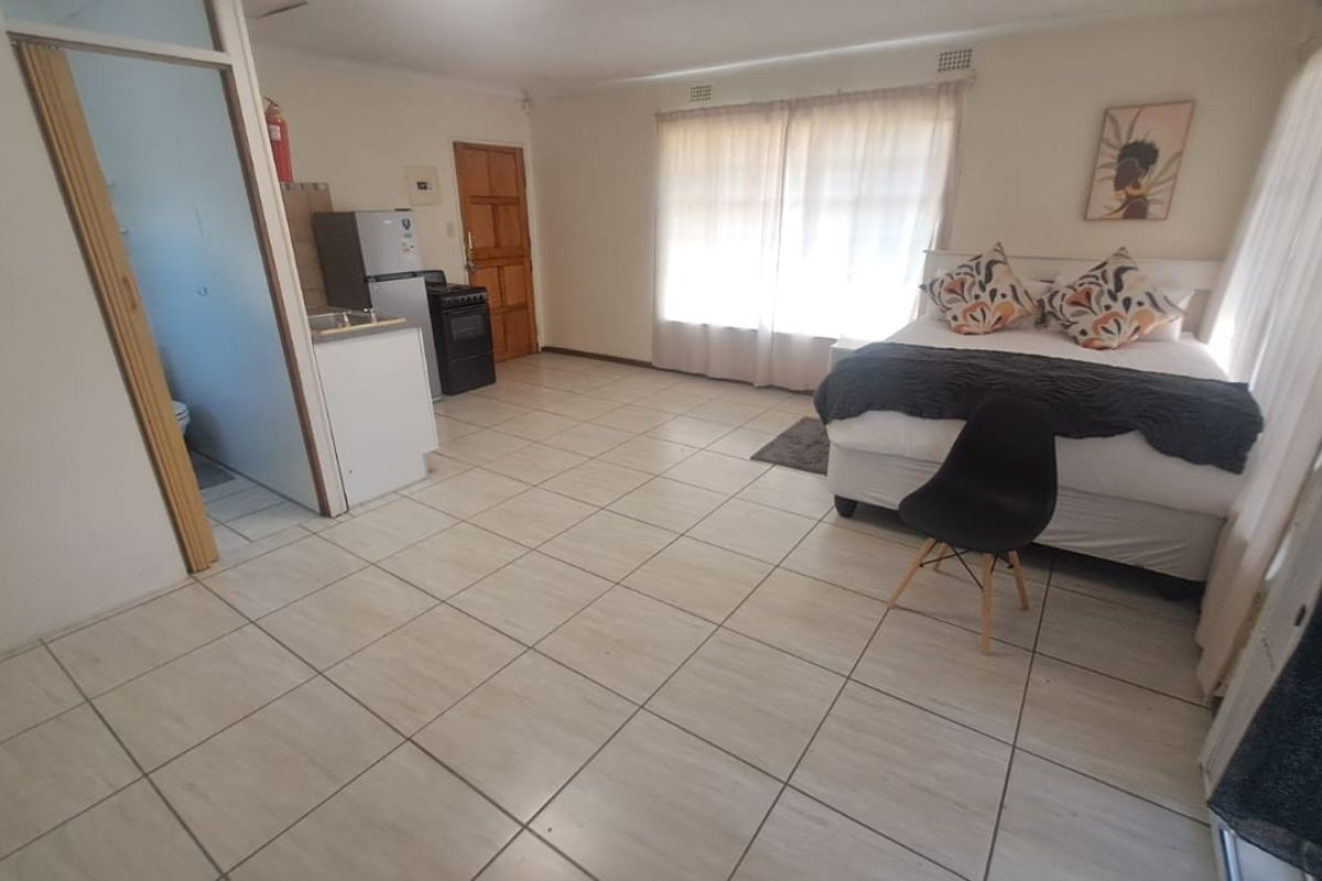 Garden Barchelor Cottage For Rent In Brackendowns - Photo 5