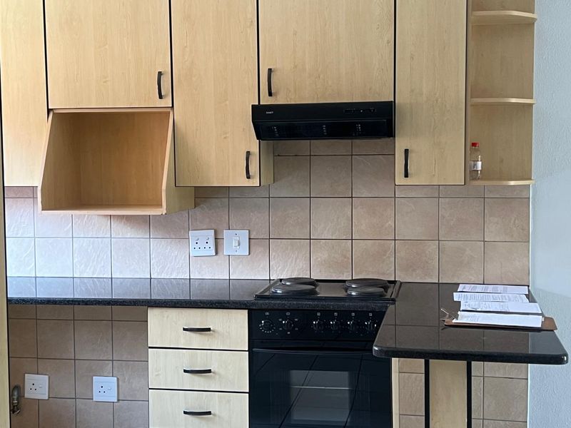 This lock up and go duplex unit is up for grabs in a lovely quiet security complex and facebrick as well. - Photo 3