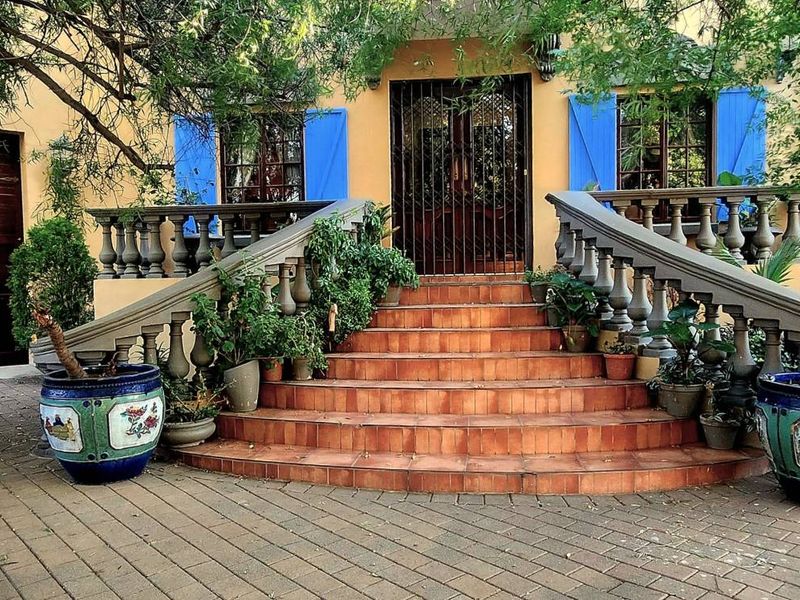 Castle in Alberante security estate perfect for a venue/restaurant/blended family - Photo 4