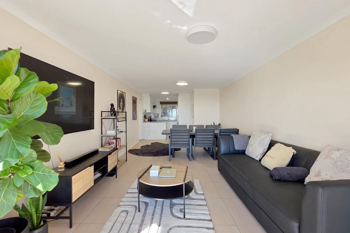 Tranquil City Views Await: Secure Two-Bedroom Apartment - Photo 4