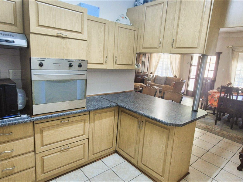 Elegant, Low-Maintenance Townhouse in Prime Keidebees - Photo 10