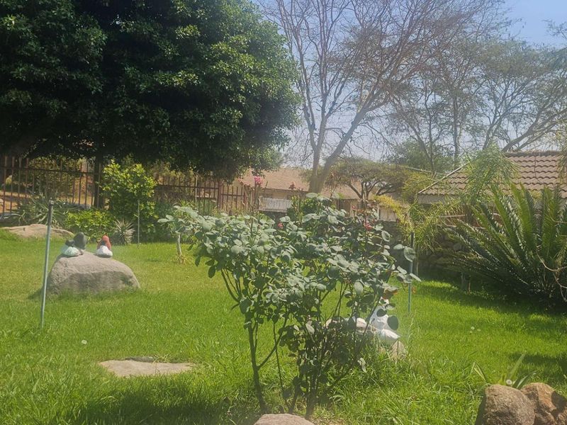 Massive 3 bedroom house for sale in Elandsrand - Photo 4