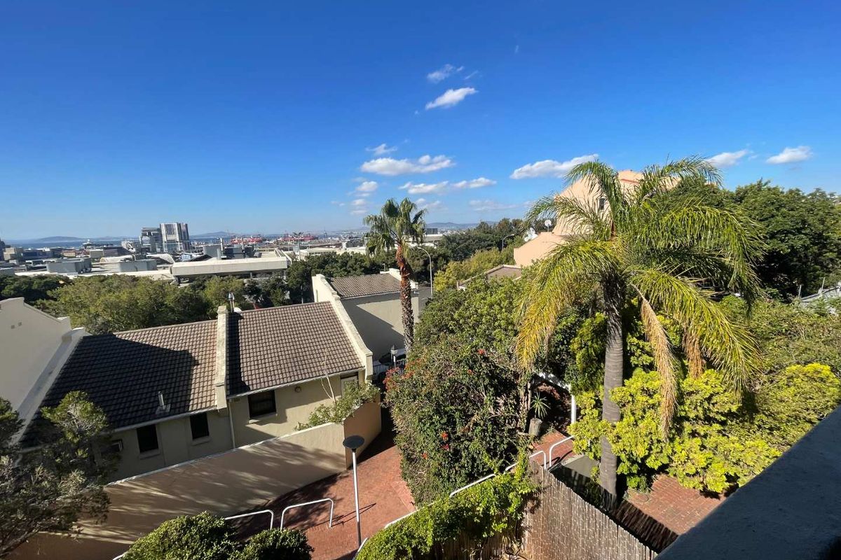 Spacious 3-Bedroom Duplex with Spectacular City, Table Bay, harbour and Table Mountain Views - Photo 5