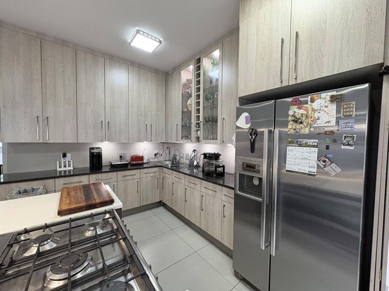 Modern home in Midstream Meadows - Photo 3