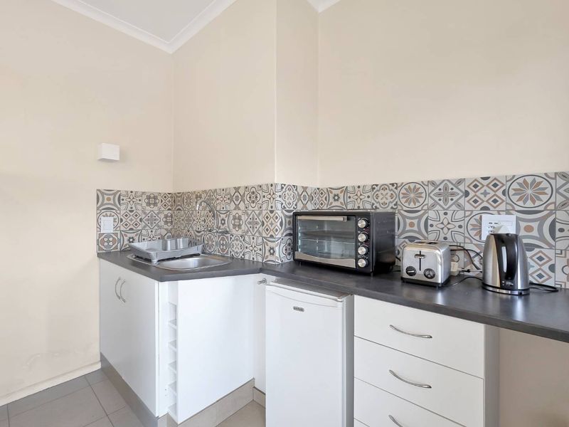 Studio Apartment for sale in Kloof Street - Photo 9