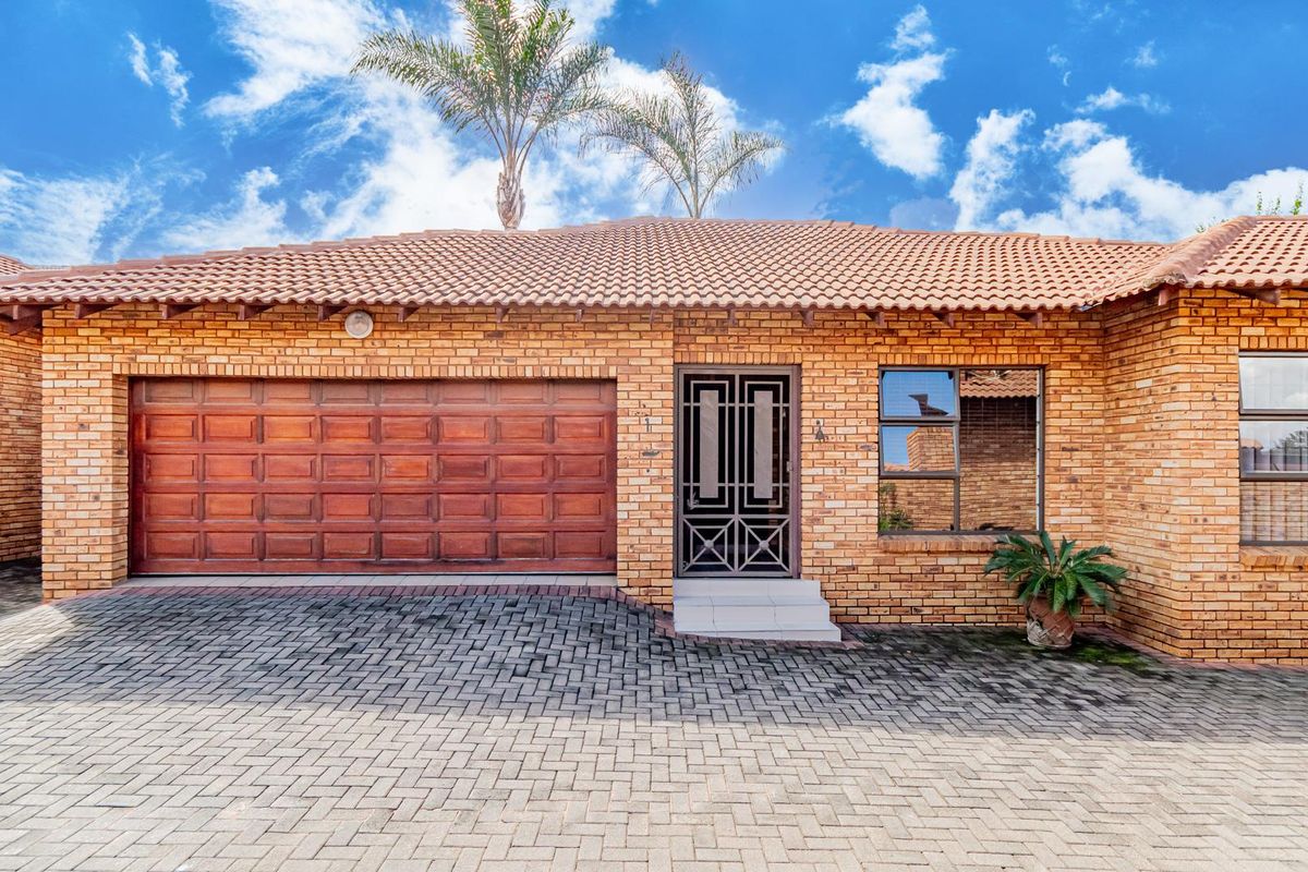 Lovely Spacious Simplex Cluster - Photo 2