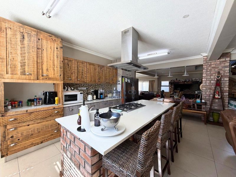 Modern 3-bedroom home in Fairway Estate - Photo 7