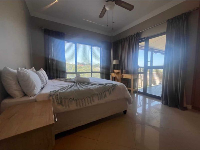Spacious 3 Bedroom Flat with Sea Views - Photo 4