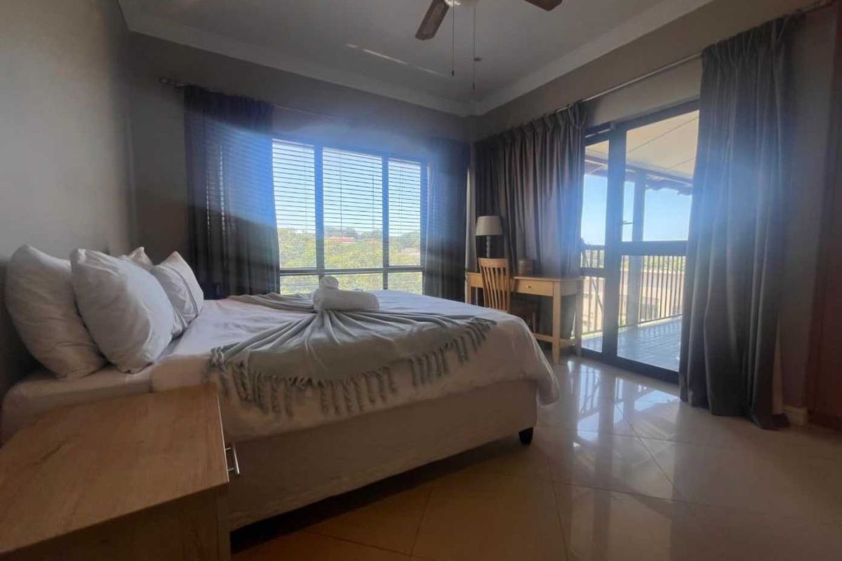 Spacious 3 Bedroom Flat with Sea Views - Photo 4