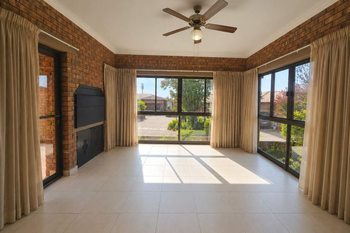 Exclusive Secure Retirement Living with the convenience of a solar system - Photo 2