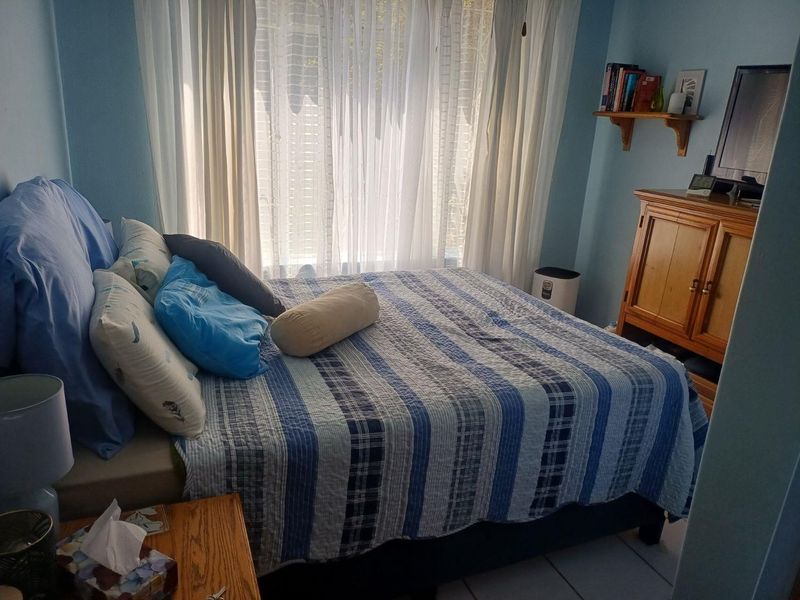 Spacious Family Home with Study, Pool & Excellent Location - Photo 10