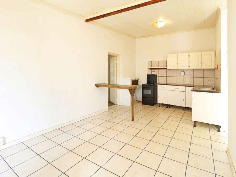 Cozy 2-Bed Garden Cottage with Covered Carport – Rent Now! - Photo 6